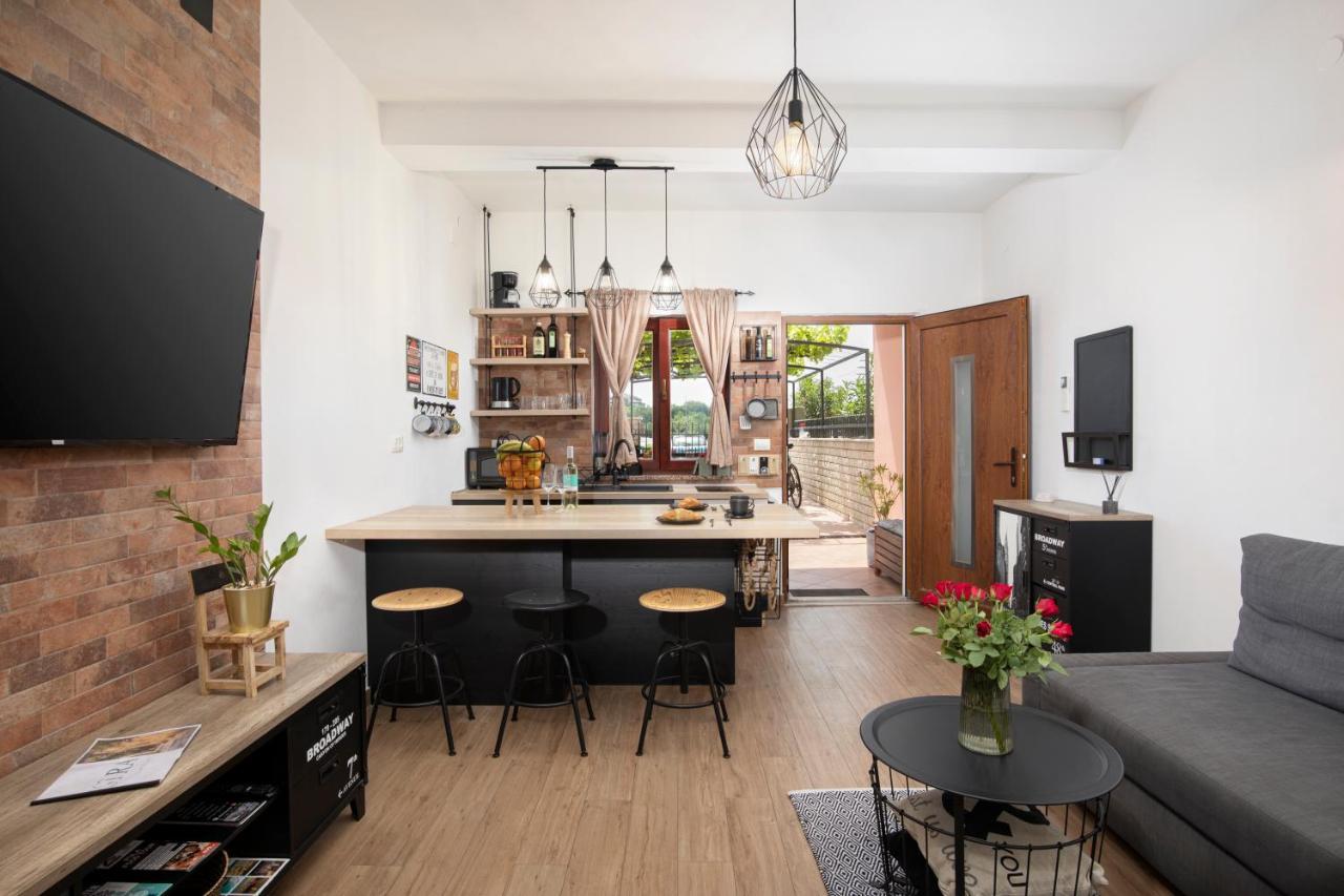 Ingrid Apartment *
